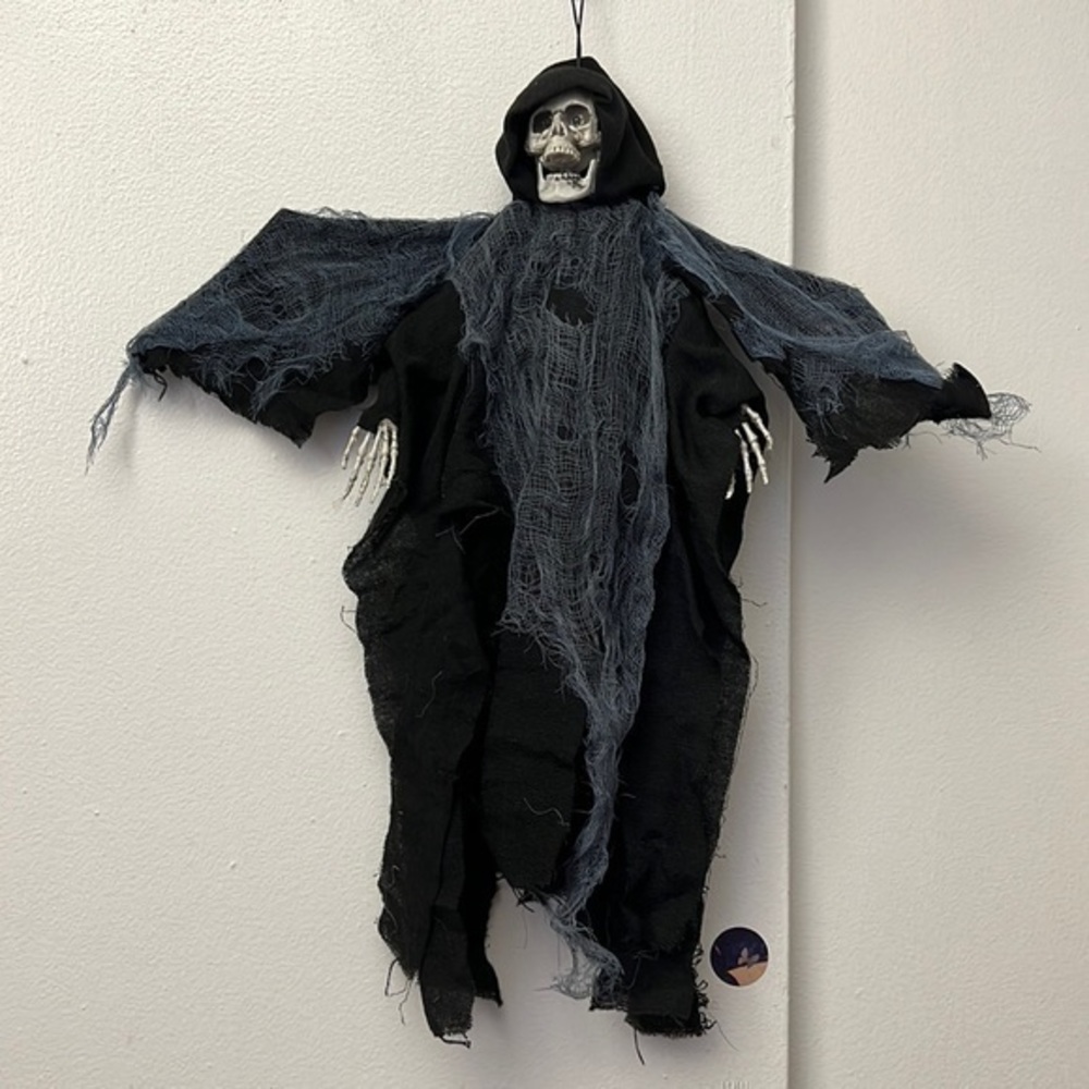 New Skull Bat HALLOWEEN Statue Wall Decor Hanging